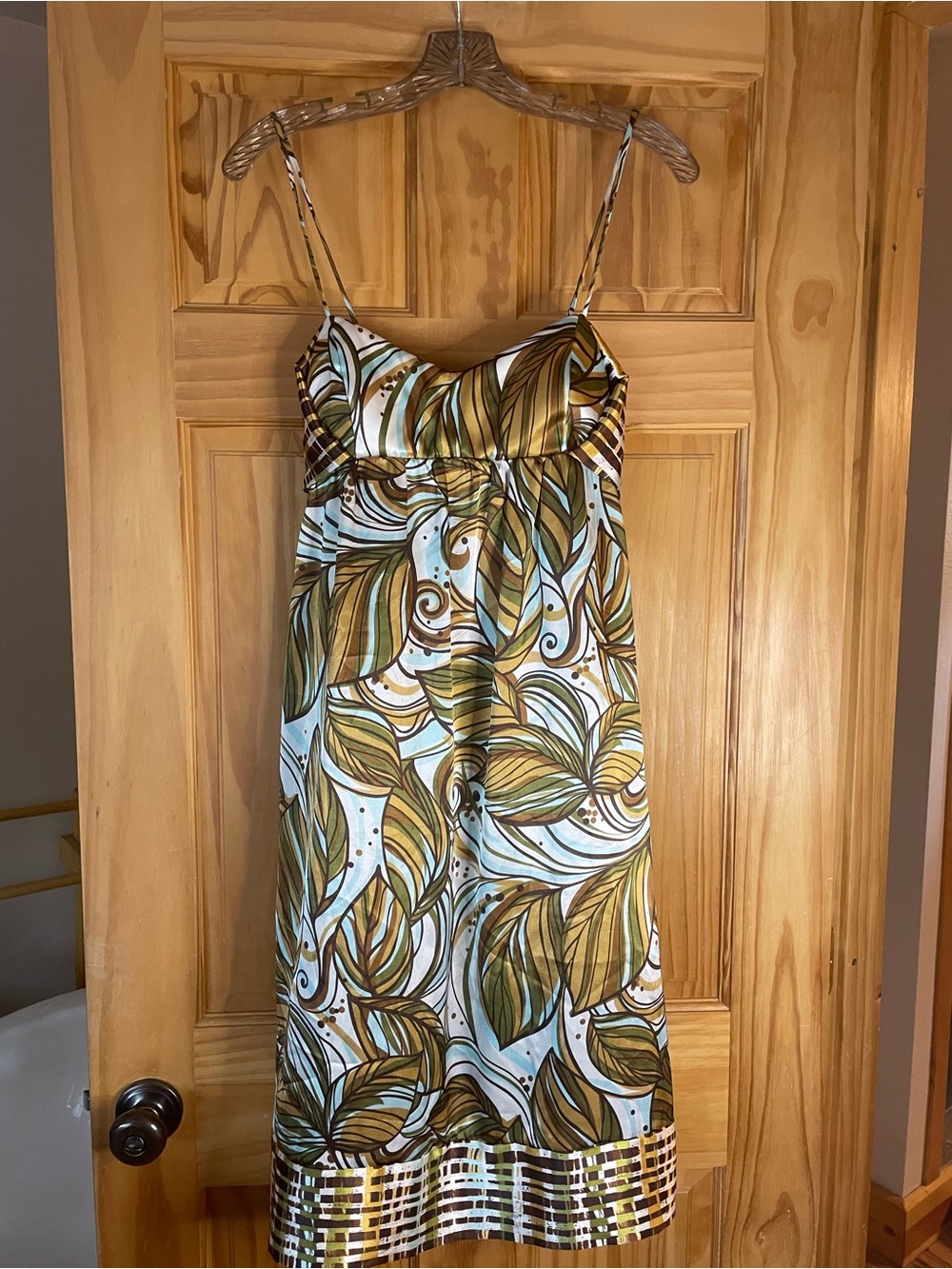 Leaf-Print Spaghetti-Strap Midi Dress in Green and Cream